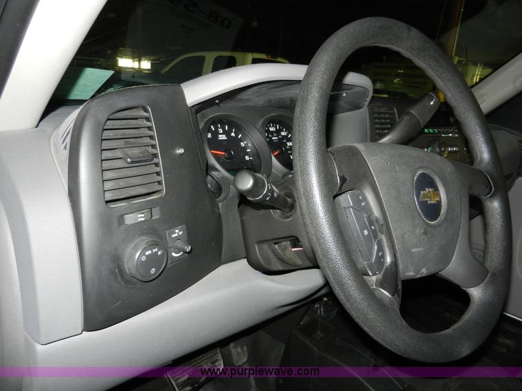 image for item A3943 2008 Chevrolet Silverado 1500 Extended Cab pickup truck