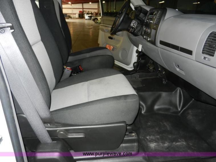 image for item A3943 2008 Chevrolet Silverado 1500 Extended Cab pickup truck