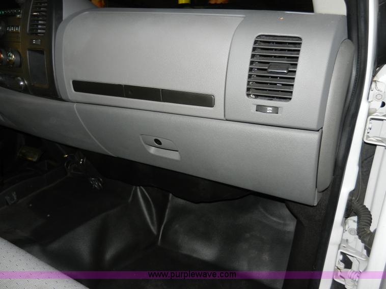 image for item A3943 2008 Chevrolet Silverado 1500 Extended Cab pickup truck