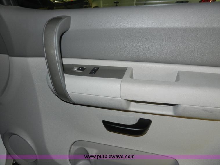 image for item A3943 2008 Chevrolet Silverado 1500 Extended Cab pickup truck
