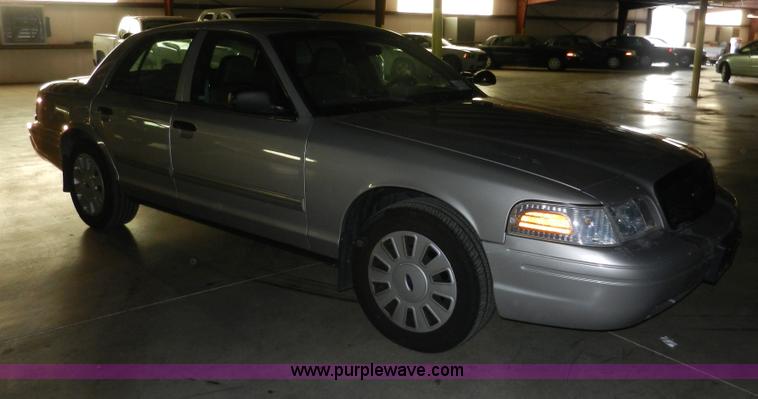 image for item A3944 2009 Ford Crown Victoria Police Interceptor