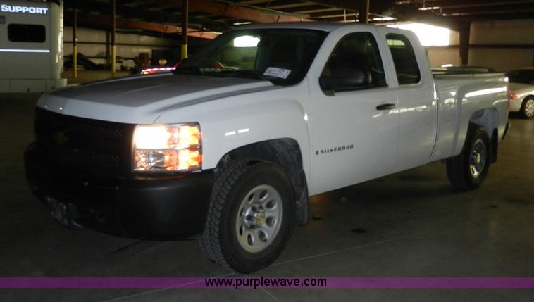 image for item A3945 2008 Chevrolet Silverado 1500 Extended Cab pickup truck