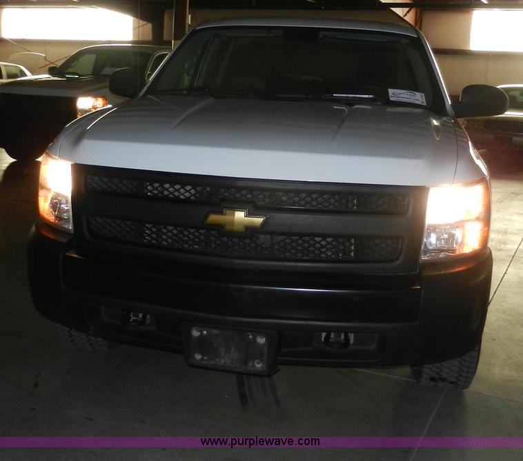 image for item A3945 2008 Chevrolet Silverado 1500 Extended Cab pickup truck