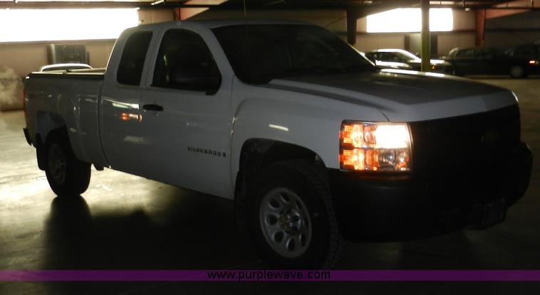 image for item A3945 2008 Chevrolet Silverado 1500 Extended Cab pickup truck