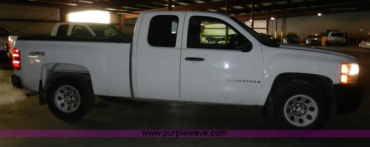 image for item A3945 2008 Chevrolet Silverado 1500 Extended Cab pickup truck