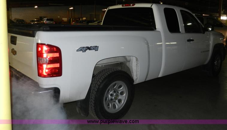 image for item A3945 2008 Chevrolet Silverado 1500 Extended Cab pickup truck