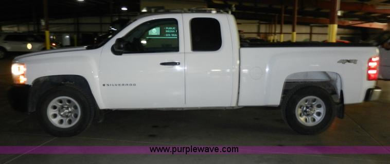 image for item A3945 2008 Chevrolet Silverado 1500 Extended Cab pickup truck