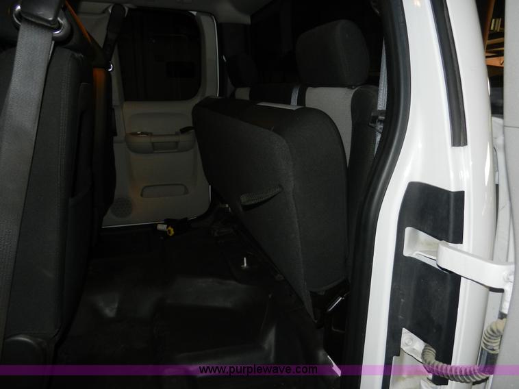 image for item A3945 2008 Chevrolet Silverado 1500 Extended Cab pickup truck