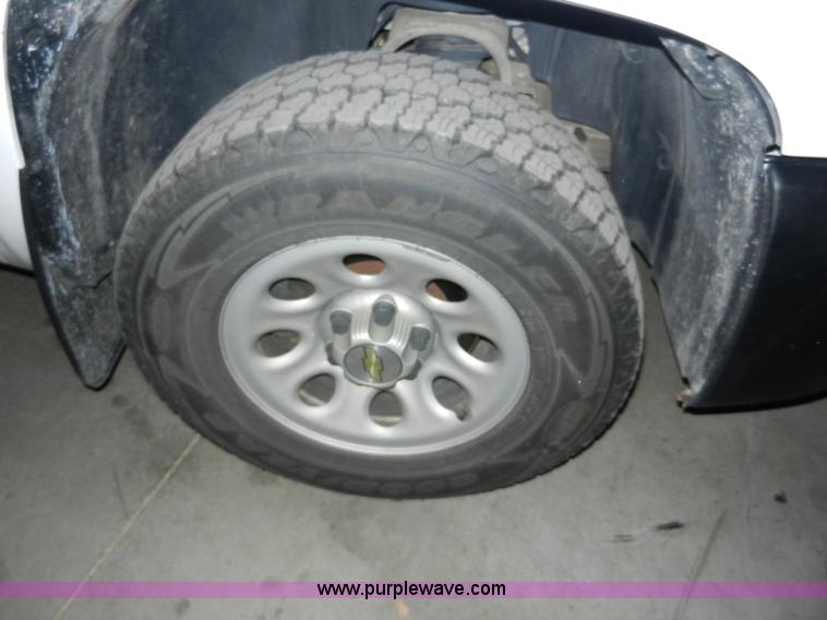 image for item A3945 2008 Chevrolet Silverado 1500 Extended Cab pickup truck