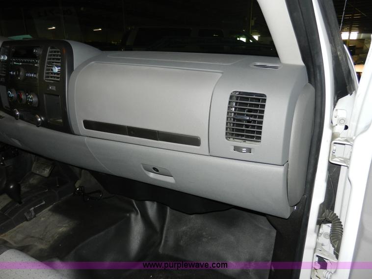 image for item A3945 2008 Chevrolet Silverado 1500 Extended Cab pickup truck