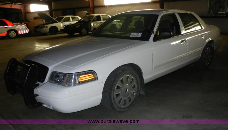 image for item A3946 2010 Ford Crown Victoria Police Interceptor