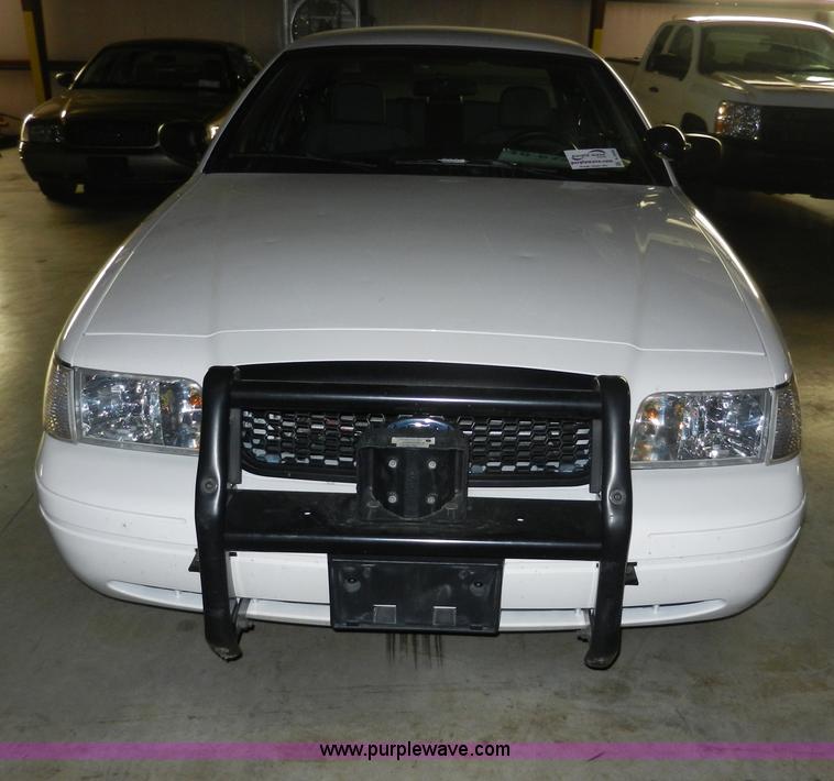 image for item A3946 2010 Ford Crown Victoria Police Interceptor