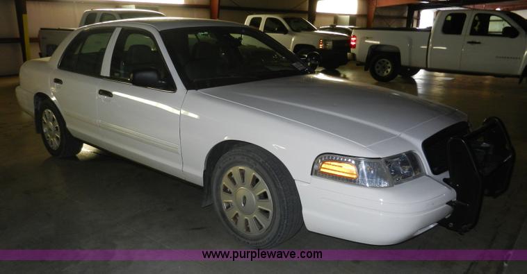 image for item A3946 2010 Ford Crown Victoria Police Interceptor