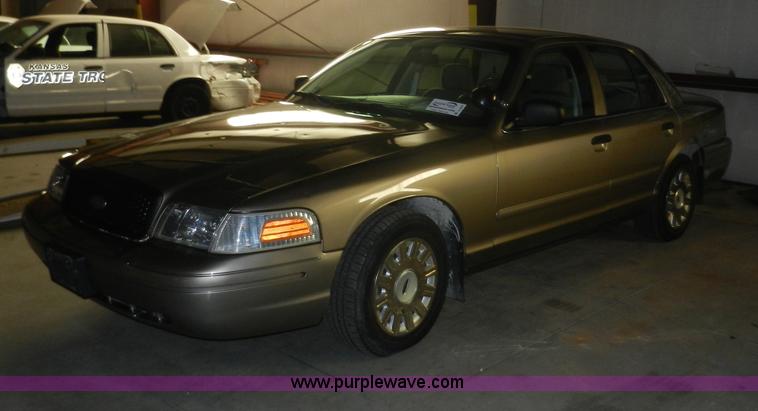 image for item A3947 2005 Ford Crown Victoria Police Interceptor