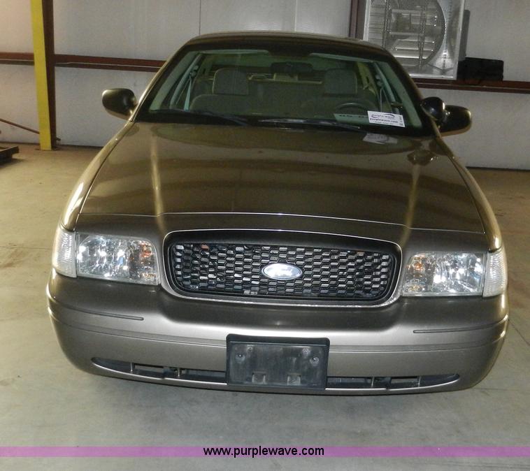 image for item A3947 2005 Ford Crown Victoria Police Interceptor