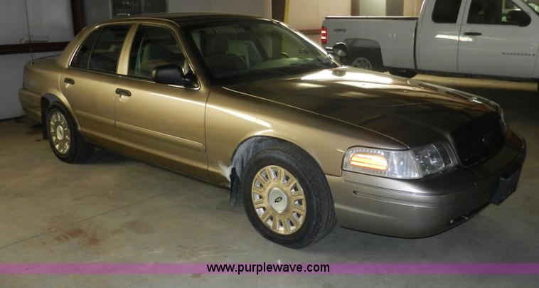 image for item A3947 2005 Ford Crown Victoria Police Interceptor
