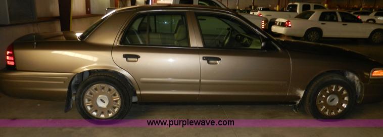 image for item A3947 2005 Ford Crown Victoria Police Interceptor