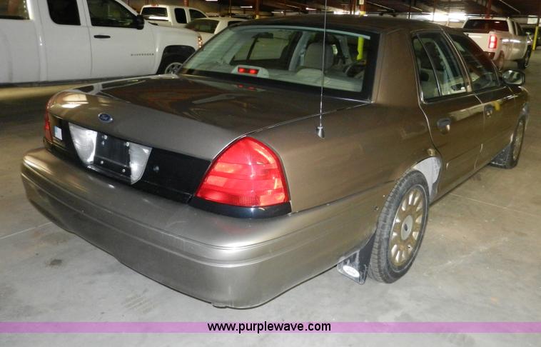 image for item A3947 2005 Ford Crown Victoria Police Interceptor