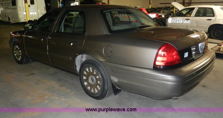image for item A3947 2005 Ford Crown Victoria Police Interceptor