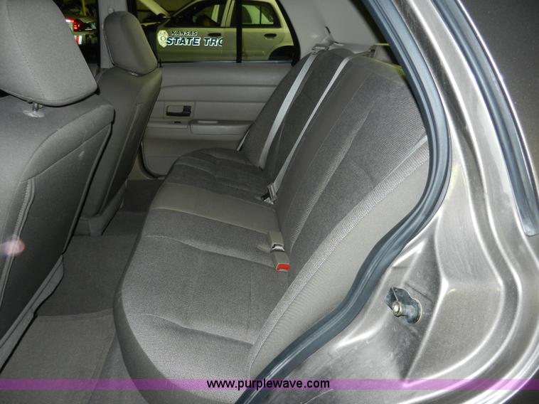 image for item A3947 2005 Ford Crown Victoria Police Interceptor