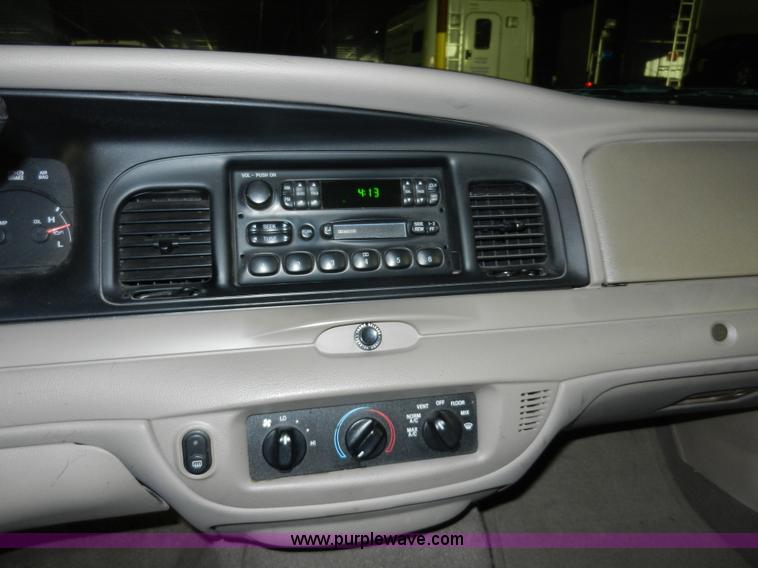 image for item A3947 2005 Ford Crown Victoria Police Interceptor