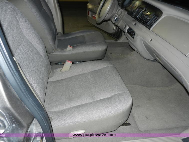 image for item A3947 2005 Ford Crown Victoria Police Interceptor
