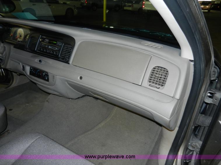 image for item A3947 2005 Ford Crown Victoria Police Interceptor