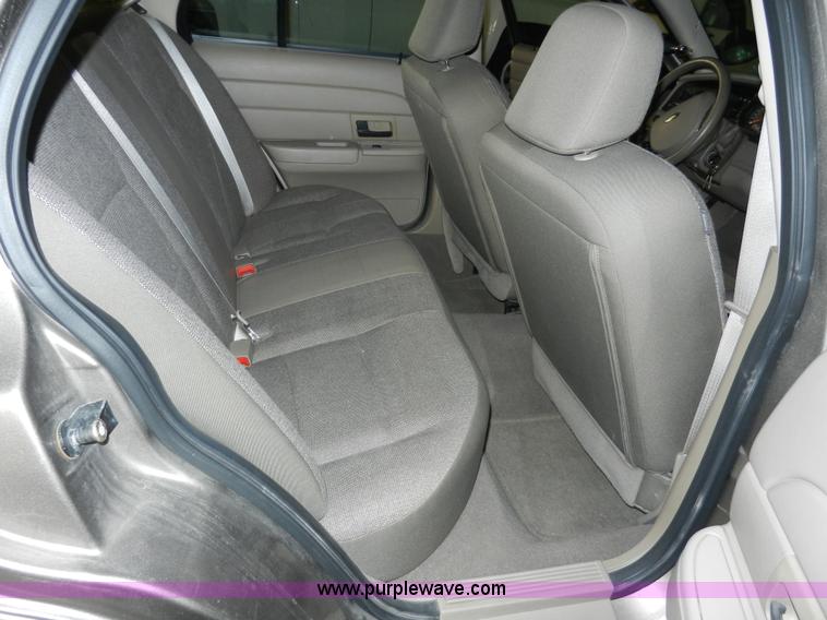 image for item A3947 2005 Ford Crown Victoria Police Interceptor