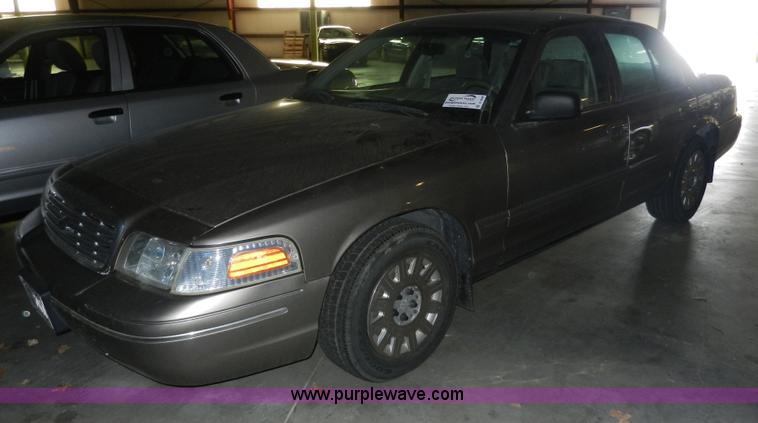 image for item A3948 2005 Ford Crown Victoria Police Interceptor