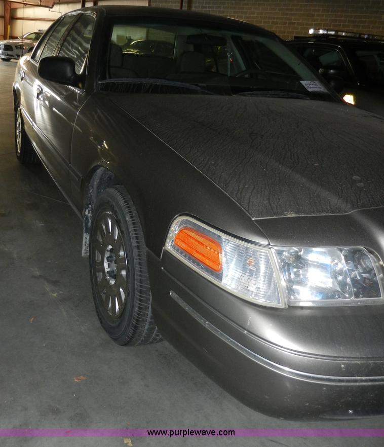 image for item A3948 2005 Ford Crown Victoria Police Interceptor