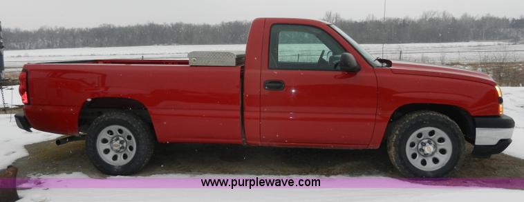 image for item A3931 2006 Chevrolet Silverado 1500 pickup truck