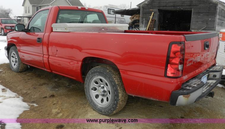 image for item A3931 2006 Chevrolet Silverado 1500 pickup truck