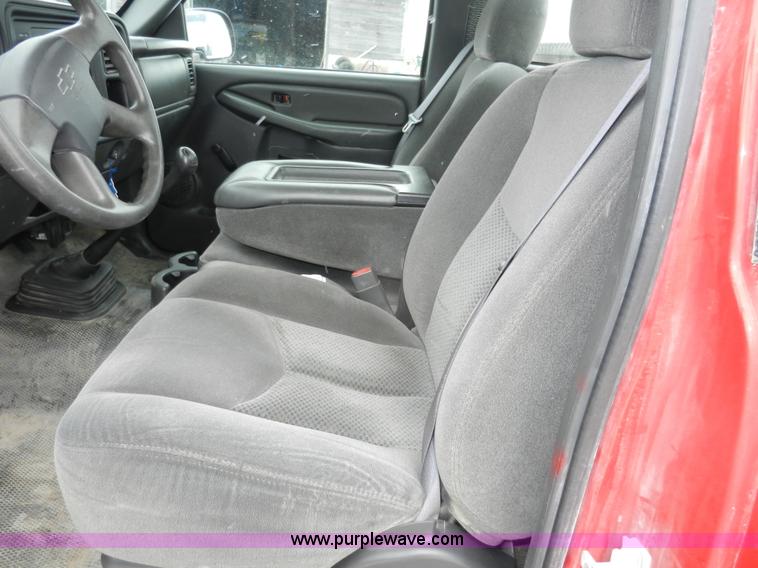 image for item A3931 2006 Chevrolet Silverado 1500 pickup truck