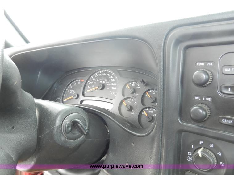 image for item A3931 2006 Chevrolet Silverado 1500 pickup truck