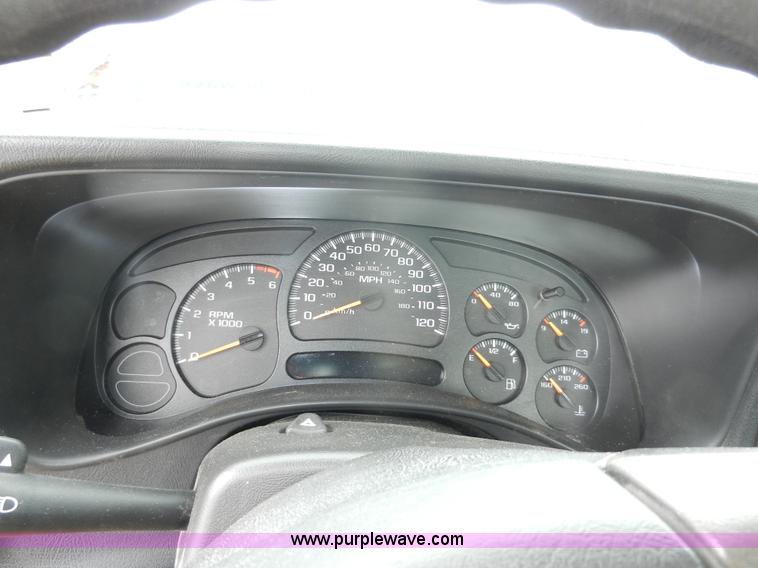 image for item A3931 2006 Chevrolet Silverado 1500 pickup truck