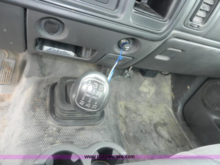 image for item A3931 2006 Chevrolet Silverado 1500 pickup truck