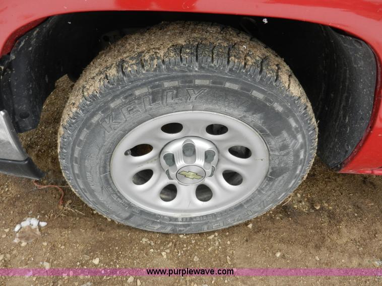 image for item A3931 2006 Chevrolet Silverado 1500 pickup truck