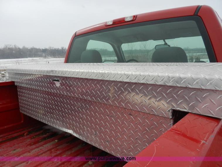 image for item A3931 2006 Chevrolet Silverado 1500 pickup truck