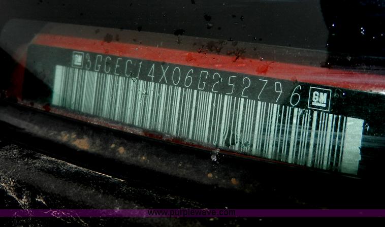 image for item A3931 2006 Chevrolet Silverado 1500 pickup truck