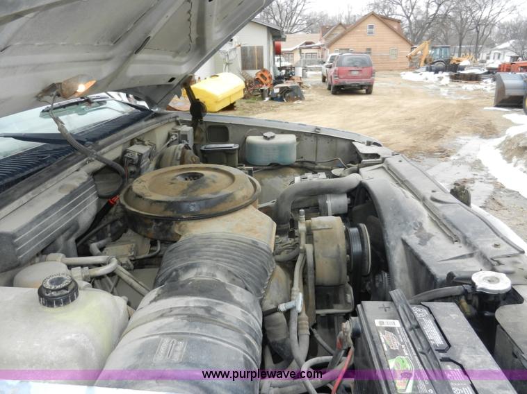 image for item A3949 1990 Chevrolet Cheyenne 3500 utility truck