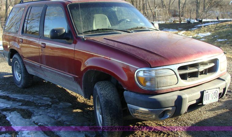 image for item B1804 1999 Ford Explorer XLT SUV