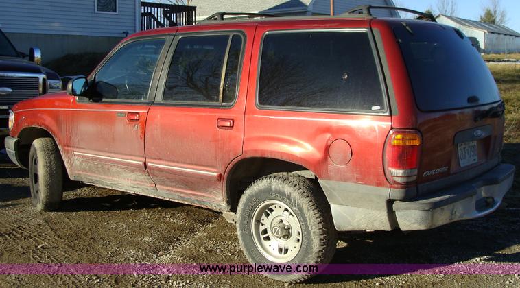 image for item B1804 1999 Ford Explorer XLT SUV