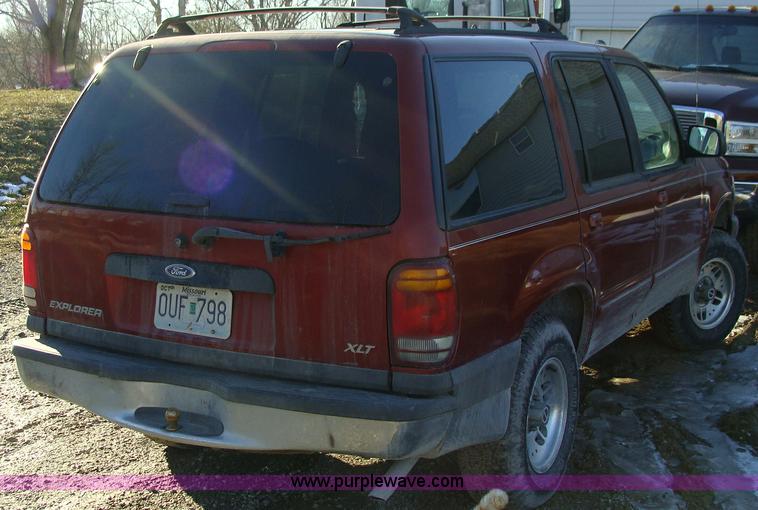 image for item B1804 1999 Ford Explorer XLT SUV