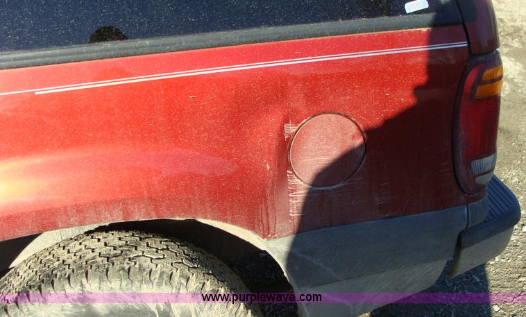 image for item B1804 1999 Ford Explorer XLT SUV