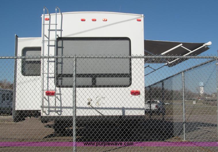 image for item B5280 2010 Jayco Eagle 30.5RLS Superlite camper