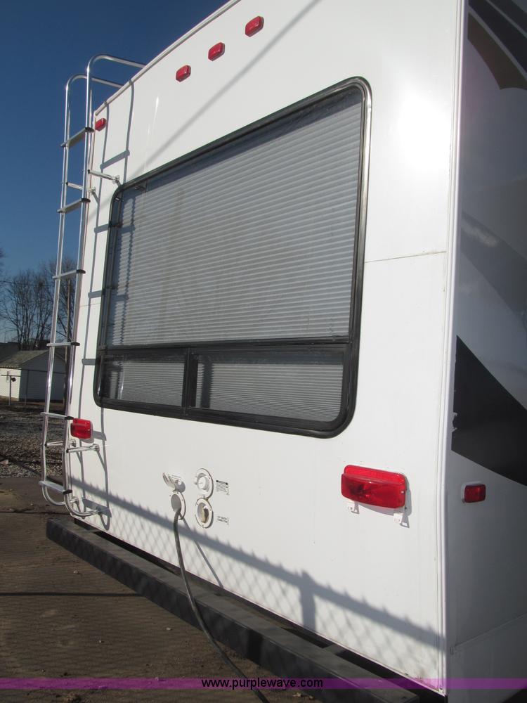 image for item B5280 2010 Jayco Eagle 30.5RLS Superlite camper