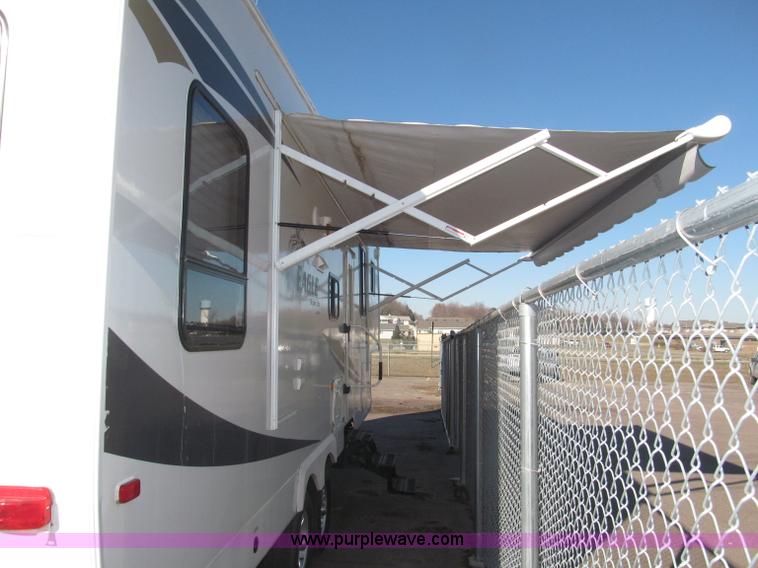 image for item B5280 2010 Jayco Eagle 30.5RLS Superlite camper