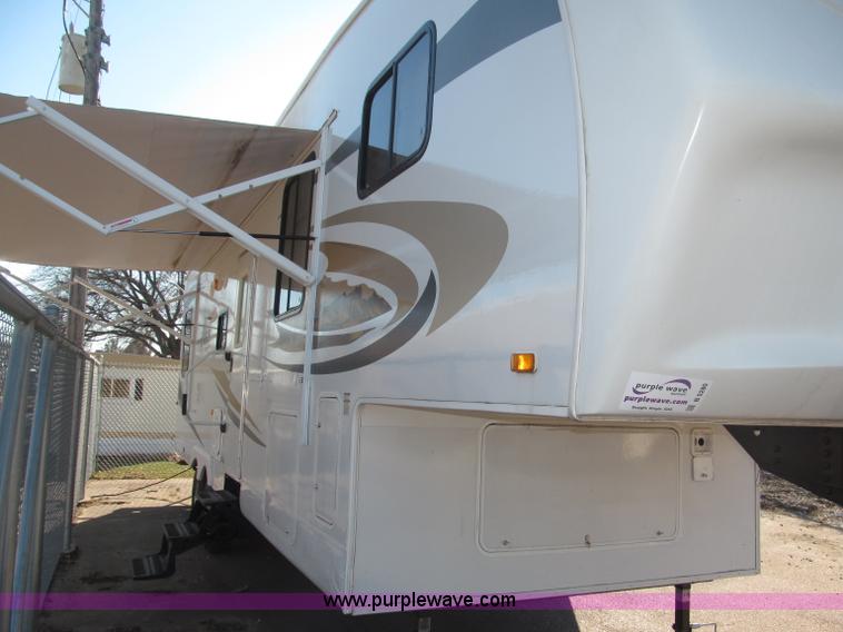 image for item B5280 2010 Jayco Eagle 30.5RLS Superlite camper