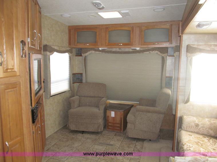 image for item B5280 2010 Jayco Eagle 30.5RLS Superlite camper