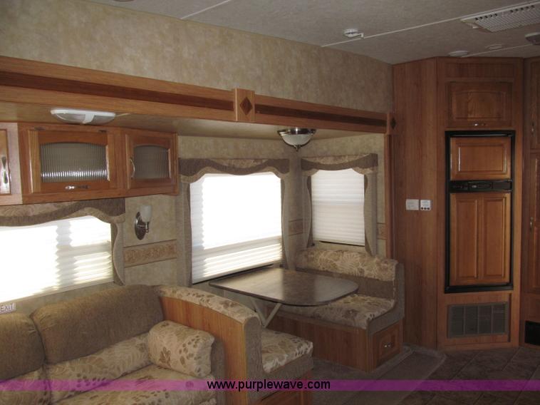 image for item B5280 2010 Jayco Eagle 30.5RLS Superlite camper